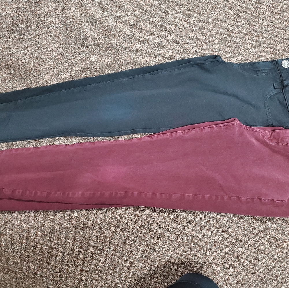 maroon and black AE low waist jeggings